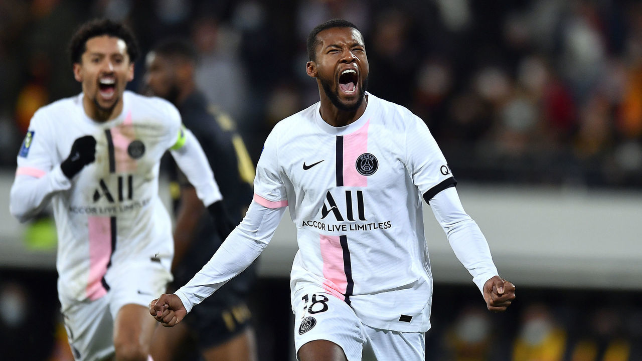 LENS, FRANCE - DECEMBER 04: Gini Wijnaldum of Paris Saint-Germain reacts after scoring during the Ligue 1 Uber Eats match between RC Lens and Paris Saint Germain at Stade Bollaert-Delelis on December 04, 2021 in Lens, France.