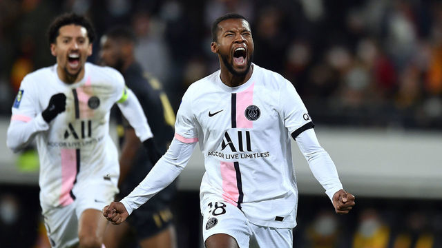 LENS, FRANCE - DECEMBER 04: Gini Wijnaldum of Paris Saint-Germain reacts after scoring during the Ligue 1 Uber Eats match between RC Lens and Paris Saint Germain at Stade Bollaert-Delelis on December 04, 2021 in Lens, France.