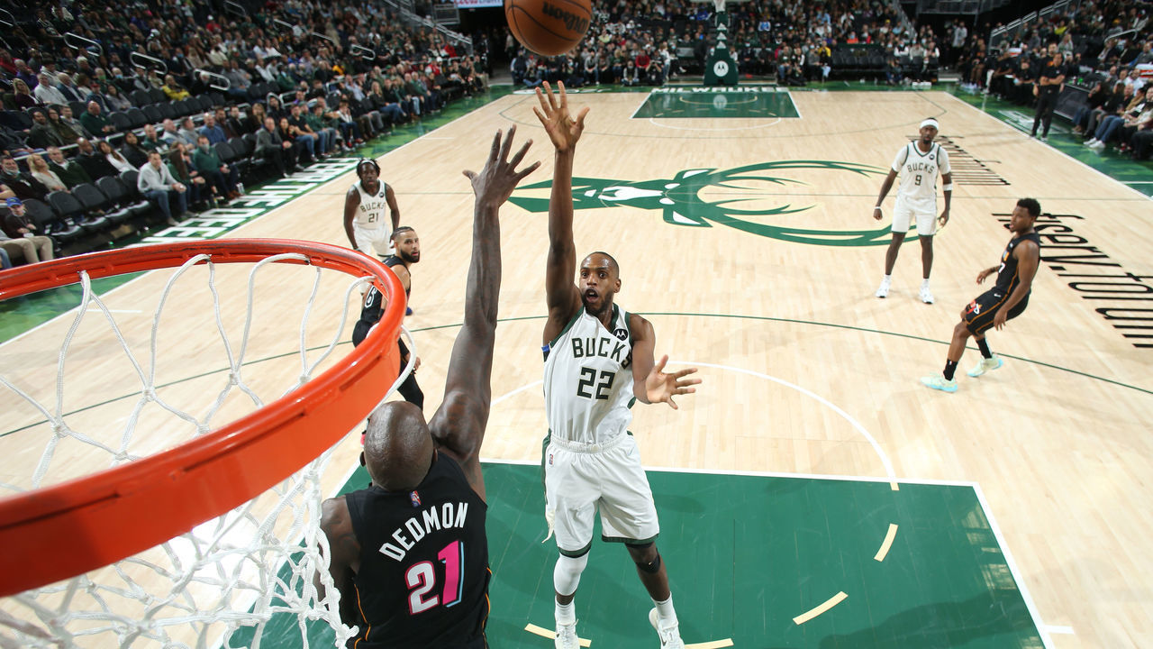 MILWAUKEE, WI - DECEMBER 4: Khris Middleton #22 of the Milwaukee Bucks shoots against Dewayne Dedmon #21 of the Miami Heat during the NBA game at Fiserv Forum on December 4, 2021 in Milwaukee, Wisconsin. NOTE TO USER: User expressly acknowledges and agrees that, by downloading and/or using this photograph, user is consenting to the terms and conditions of the Getty Images License Agreement. Mandatory Copyright Notice: Copyright 2021 NBAE