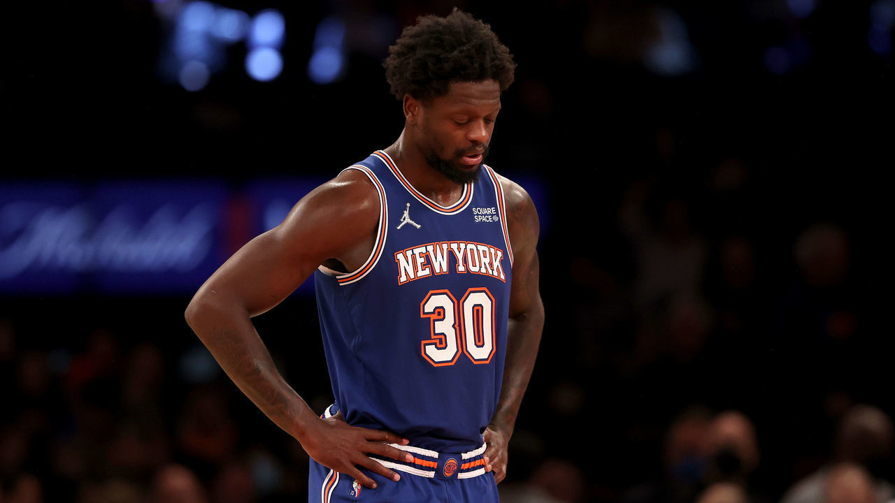 NEW YORK, NEW YORK - DECEMBER 04: Julius Randle #30 of the New York Knicks reacts to the loss to the Denver Nuggets at Madison Square Garden on December 04, 2021 in New York City. The Denver Nuggets defeated the New York Knicks 113-99.