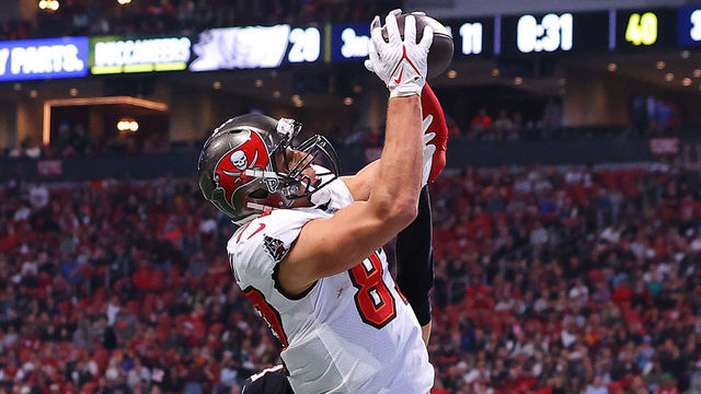 ATLANTA, GEORGIA - DECEMBER 05: Rob Gronkowski #87 of the Tampa Bay Buccaneers catches a touchdown pass against the Atlanta Falcons during the third quarter at Mercedes-Benz Stadium on December 05, 2021 in Atlanta, Georgia.