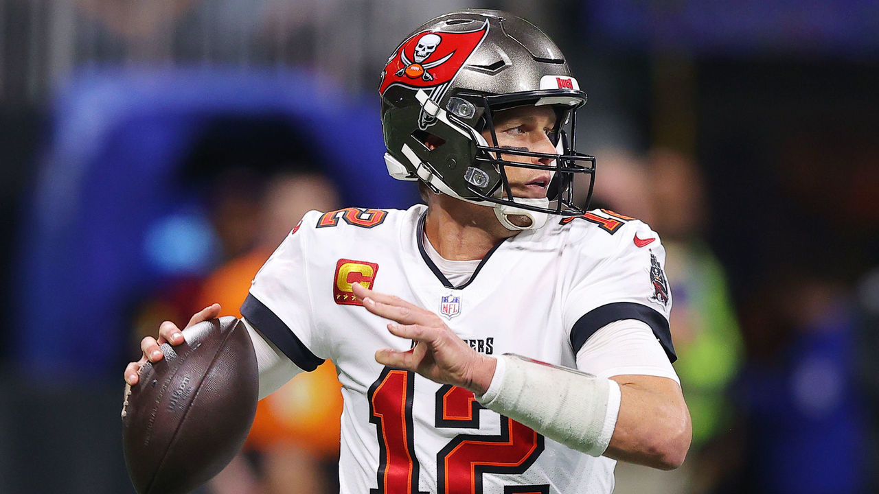 ATLANTA, GEORGIA - DECEMBER 05: Tom Brady #12 of the Tampa Bay Buccaneers looks to pass during the second quarter against the Atlanta Falcons at Mercedes-Benz Stadium on December 05, 2021 in Atlanta, Georgia.