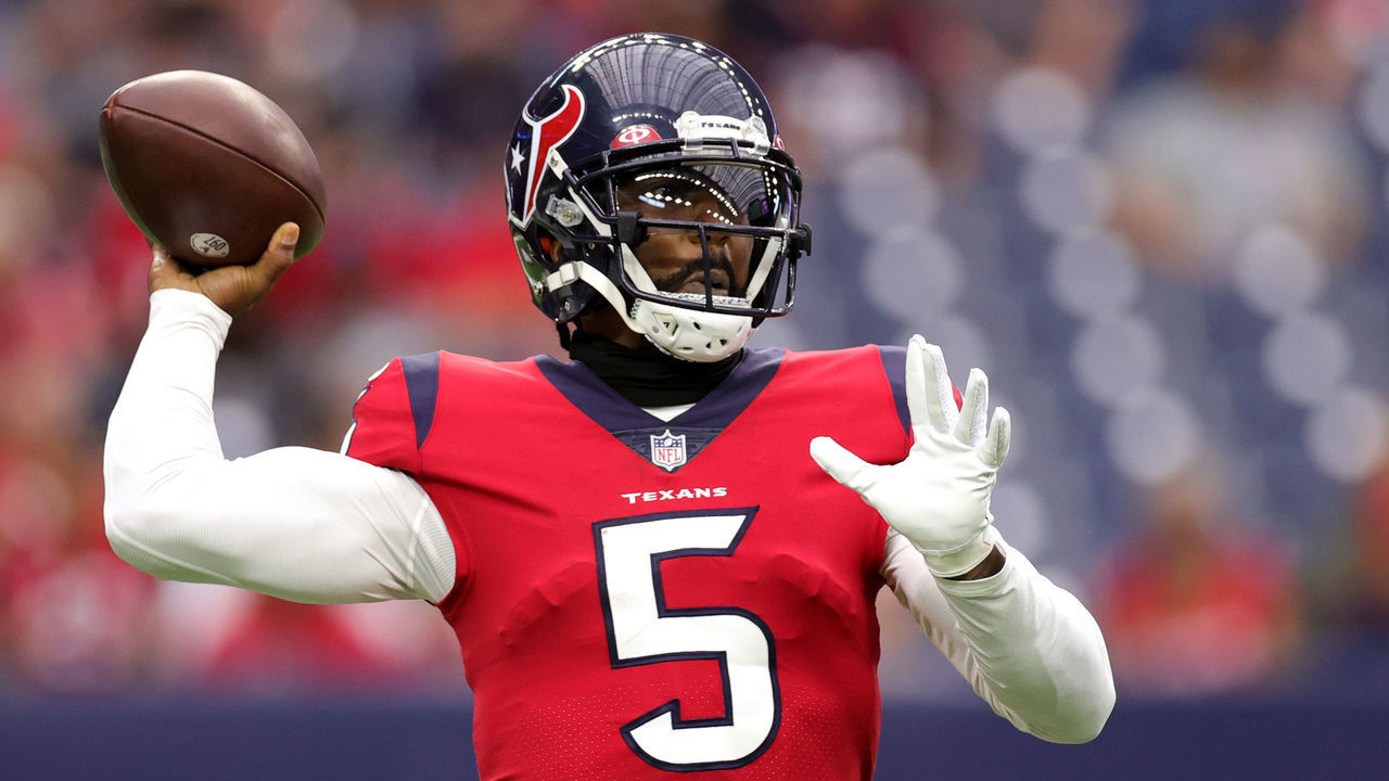 HOUSTON, TEXAS - DECEMBER 05: Tyrod Taylor #5 of the Houston Texans throws the ball during the second quarter against the Indianapolis Colts at NRG Stadium on December 05, 2021 in Houston, Texas.