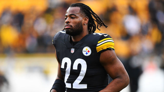PITTSBURGH, PENNSYLVANIA - DECEMBER 05: Najee Harris #22 of the Pittsburgh Steelers warms up prior to the game against the Baltimore Ravens at Heinz Field on December 05, 2021 in Pittsburgh, Pennsylvania.