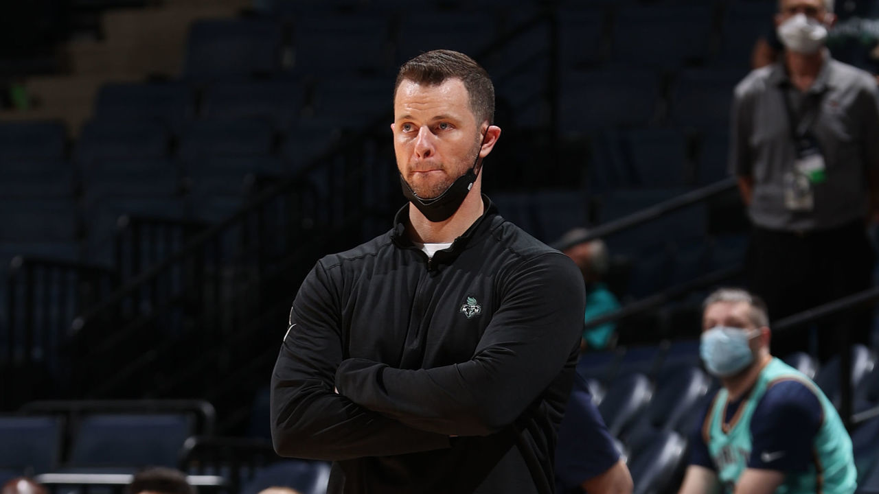 MINNEAPOLIS, MN - AUGUST 31: Head Coach Walt Hopkins of the New York Liberty looks on during the game against the Minnesota Lynx on August 31, 2021 at Target Center in Minneapolis, Minnesota. Mandatory Copyright Notice: Copyright 2021 NBAE