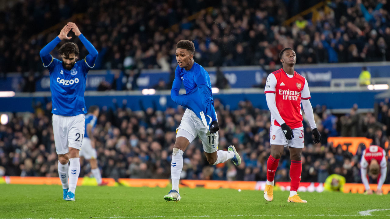 LIVERPOOL, ENGLAND - DECEMBER 06: Demarai Gray of Everton celebrates scoring his teams second goal during the Premier League match between Everton and Arsenal at Goodison Park on December 06, 2021 in Liverpool, England.
