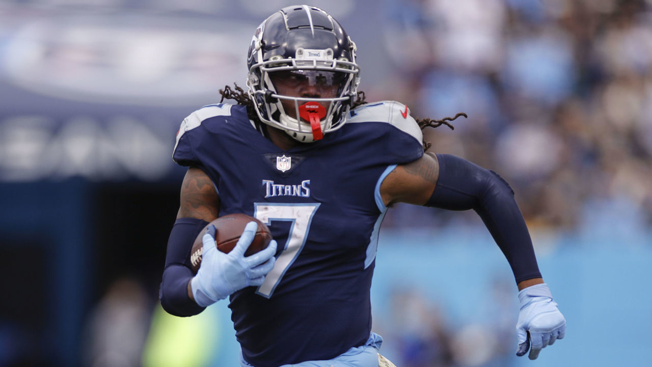 NASHVILLE, TENNESSEE - NOVEMBER 14: D'Onta Foreman #7 of the Tennessee Titans rushes with the ball against the New Orleans Saints at Nissan Stadium on November 14, 2021 in Nashville, Tennessee.