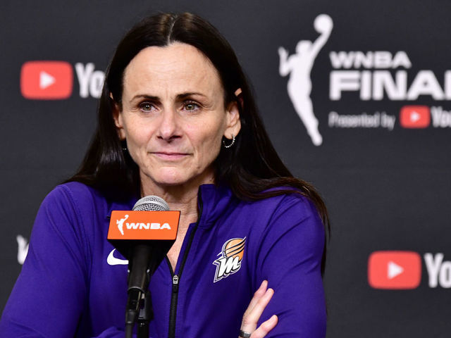 Mercury part ways with coach Brondello after Finals run | theScore.com