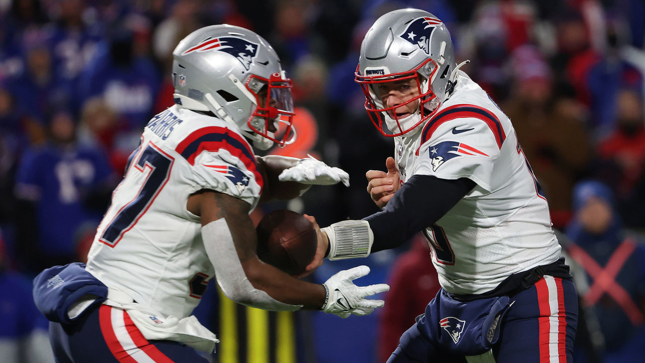 ORCHARD PARK, NEW YORK - DECEMBER 06: Mac Jones #10 of the New England Patriots hands the ball off to Damien Harris #37 of the New England Patriots during the first quarter against the Buffalo Bills at Highmark Stadium on December 06, 2021 in Orchard Park, New York.