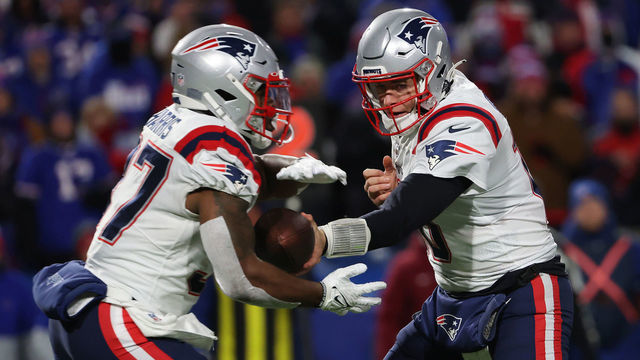 ORCHARD PARK, NEW YORK - DECEMBER 06: Mac Jones #10 of the New England Patriots hands the ball off to Damien Harris #37 of the New England Patriots during the first quarter against the Buffalo Bills at Highmark Stadium on December 06, 2021 in Orchard Park, New York.