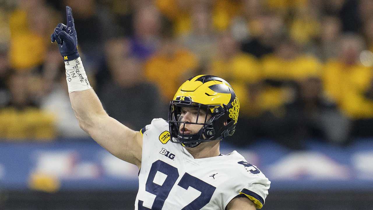 INDIANAPOLIS, IN - DECEMBER 04: Michigan Wolverines defensive end Aidan Hutchinson (97) celebrates after a play during the Big Ten Championship Game between the Iowa Hawkeyes and the Michigan Wolverines on December 04, 2021, at Lucas Oil Stadium, in Indianapolis, IL.