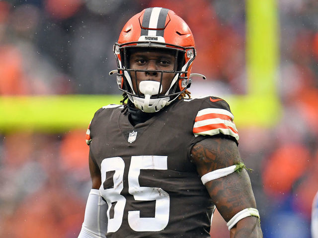 Browns place franchise tag on tight end David Njoku