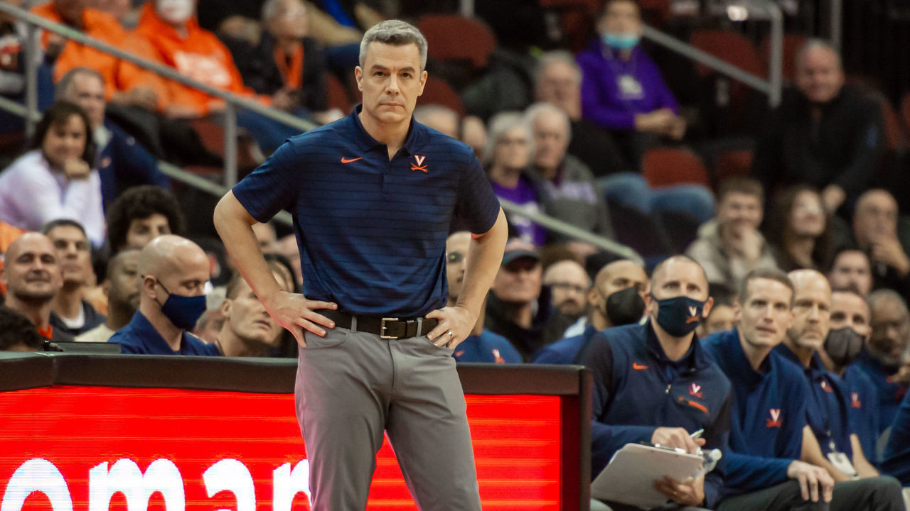 NEWARK, NJ - NOVEMBER 22: Virginia Cavaliers head coach Tony Bennett looks on during the second half of the Legends Classic college basketball game between the Virginia Cavaliers and Georgia Bulldogs at Prudential Center in Newark on November 22, 2021