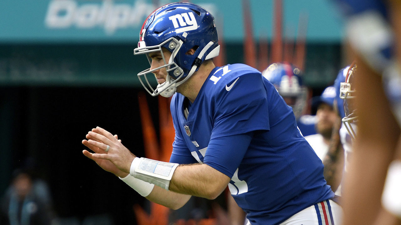 MIAMI GARDENS, FL - DECEMBER 05: New York Giants Quarterback Jake Fromm (17) warms up before the NFL football game between the New York Giants and the Miami Dolphins on December 5, 2021, at Hard Rock Stadium in Miami Gardens, Florida.