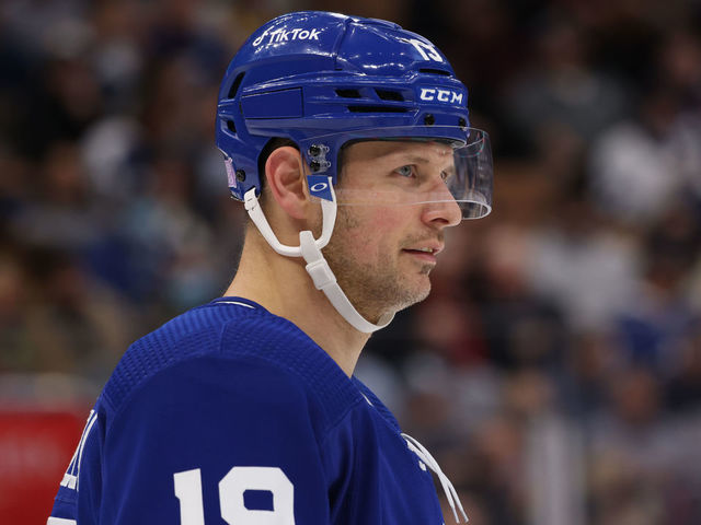TORONTO, ON - NOVEMBER 16: Toronto Maple Leafs Center Jason Spezza (19) looks on during the NHL regular season game between the Nashville Predators and the Toronto Maple Leafs on November 16, 2021, Scotiabank Arena in Toronto, ON, Canada.