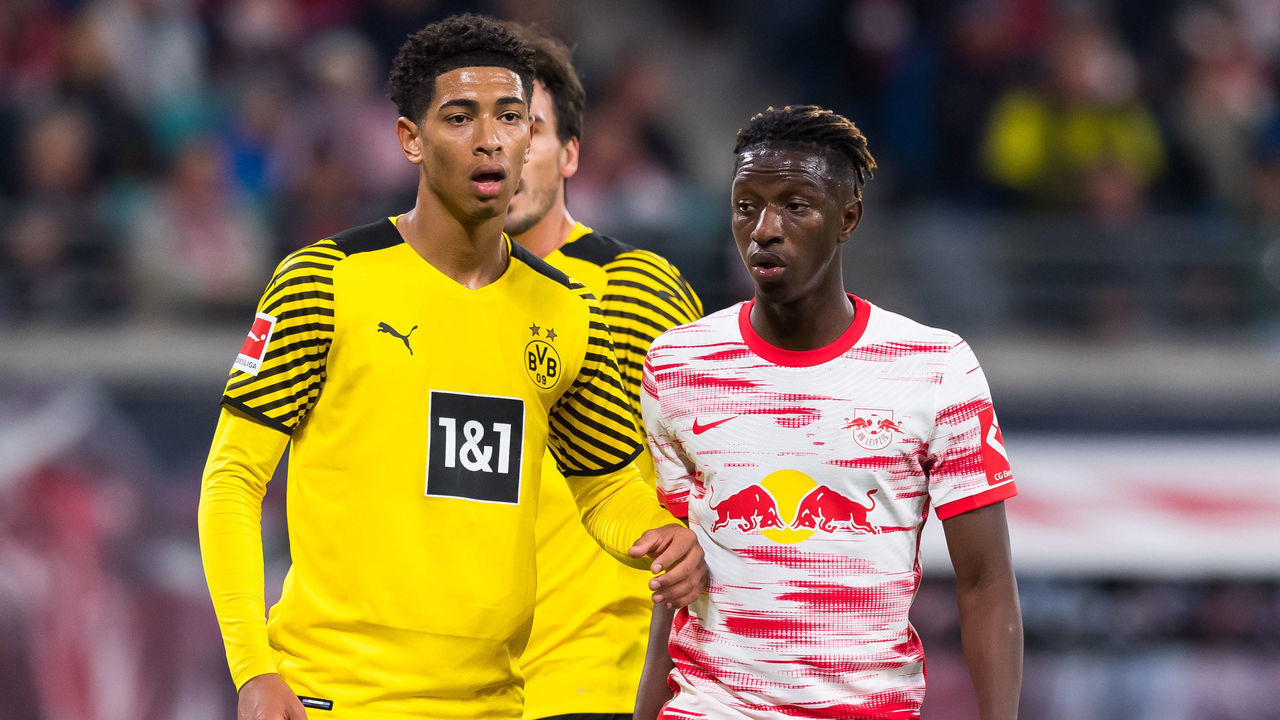 LEIPZIG, GERMANY - NOVEMBER 06: (BILD OUT) Jude Bellingham of Borussia Dortmund and Amadou Haidara of RB Leipzig look on during the Bundesliga match between RB Leipzig and Borussia Dortmund at Red Bull Arena on November 6, 2021 in Leipzig, Germany.