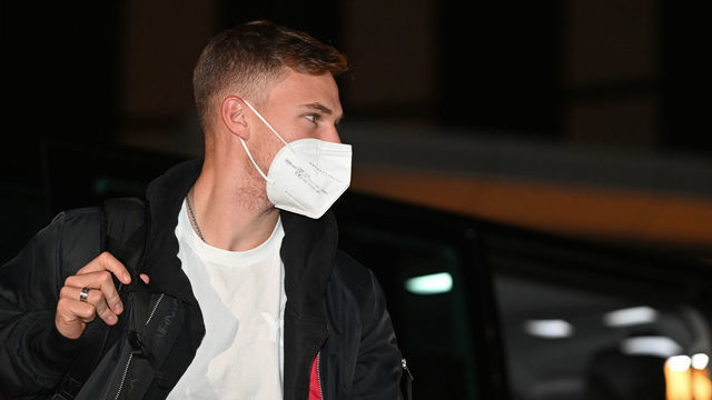 08 November 2021, Lower Saxony, Wolfsburg: Football: National team, World Cup qualifying, before the match against Liechtenstein (on 11.11.). Arrival of the national players at the team hotel. Joshua Kimmich arrives at the Ritz-Carlton. Photo: Swen Pförtner/dpa