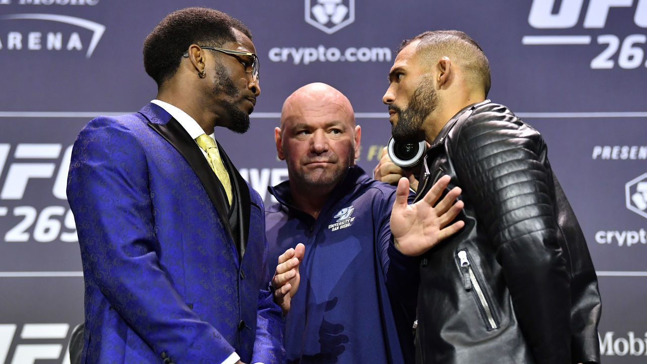 LAS VEGAS, NEVADA - DECEMBER 09: (L-R) Opponents Geoff Neal and Santiago Ponzinibbio of Argentina face off during the UFC 269 press conference at MGM Grand Garden Arena on December 09, 2021 in Las Vegas, Nevada.