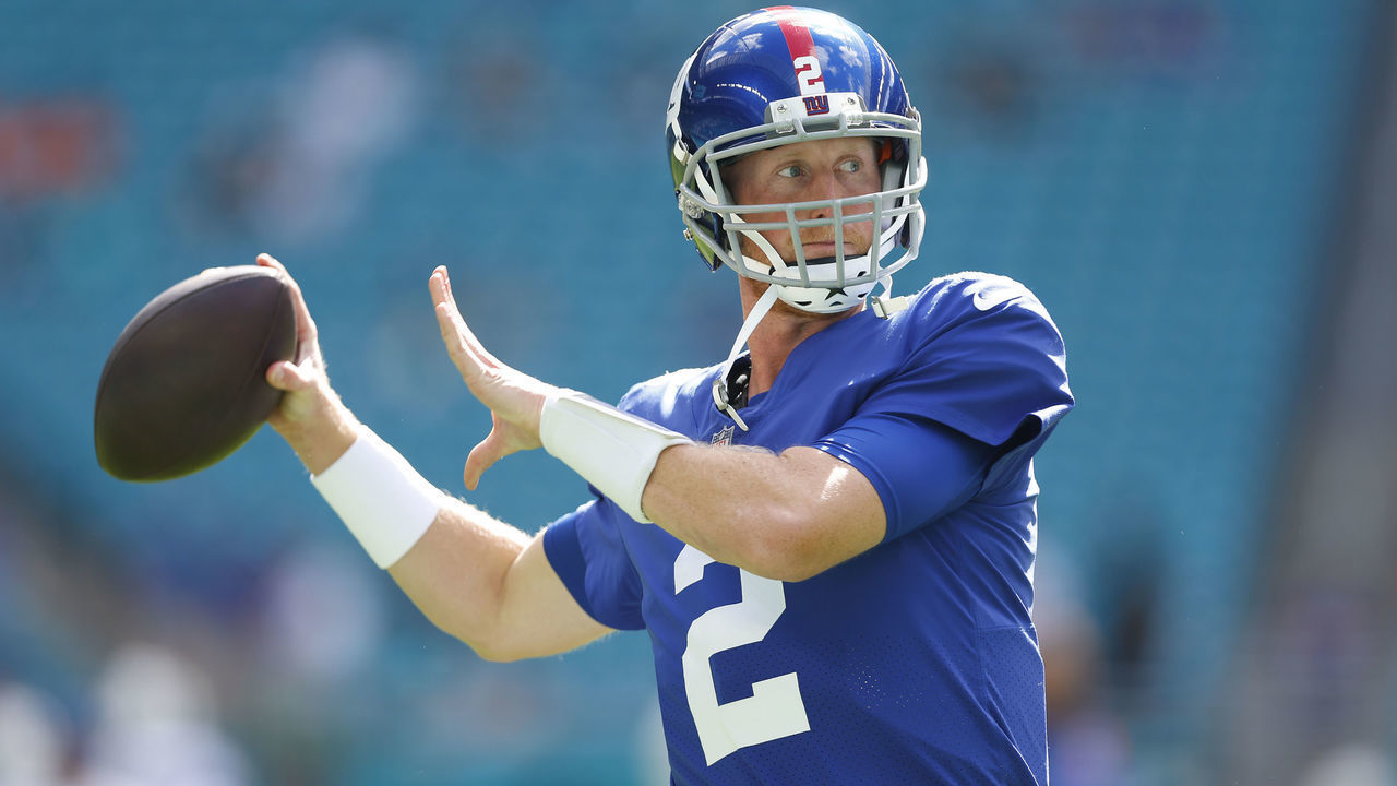 MIAMI GARDENS, FLORIDA - DECEMBER 05: Mike Glennon #2 of the New York Giants warms up prior to the game against the Miami Dolphins at Hard Rock Stadium on December 05, 2021 in Miami Gardens, Florida.