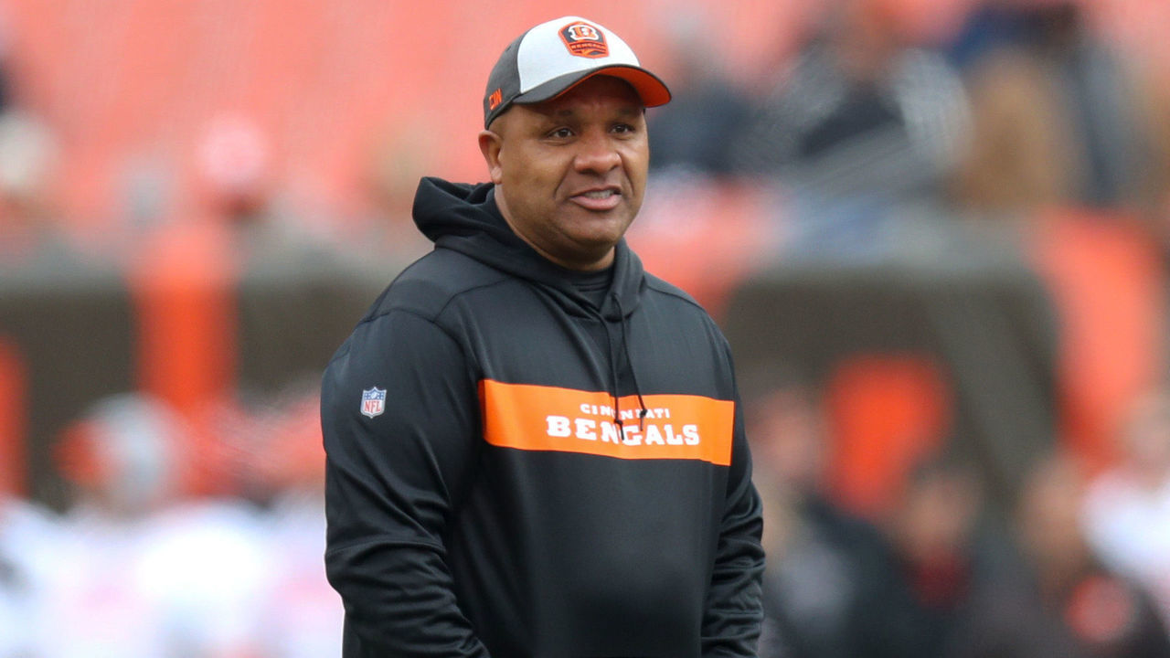 CLEVELAND, OH - DECEMBER 23: Cincinnati Bengals special assistant to the head coach Hue Jackson on the field prior to the National Football League game between the Cincinnati Bengals and Cleveland Browns on December 23, 2018, at FirstEnergy Stadium in Cleveland, OH.