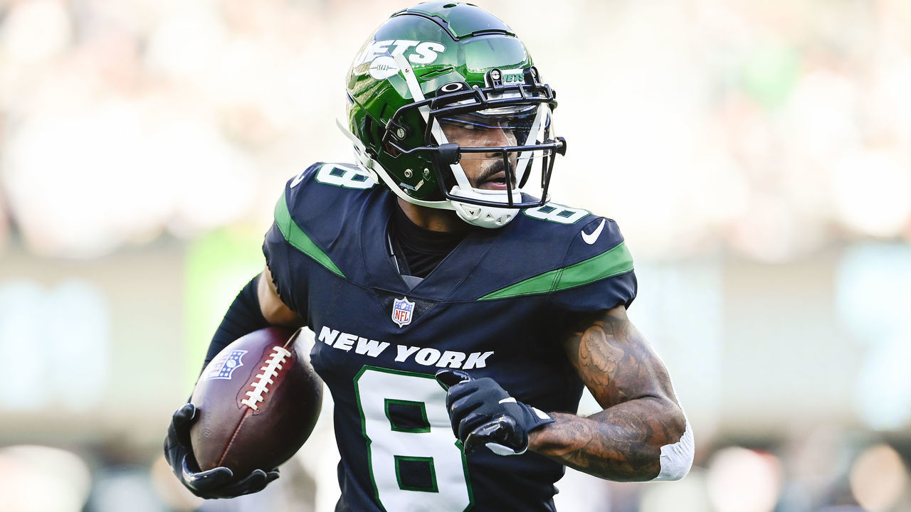 EAST RUTHERFORD, NEW JERSEY - DECEMBER 05: Elijah Moore #8 of the New York Jets runs the ball against the Philadelphia Eagles at MetLife Stadium on December 05, 2021 in East Rutherford, New Jersey.
