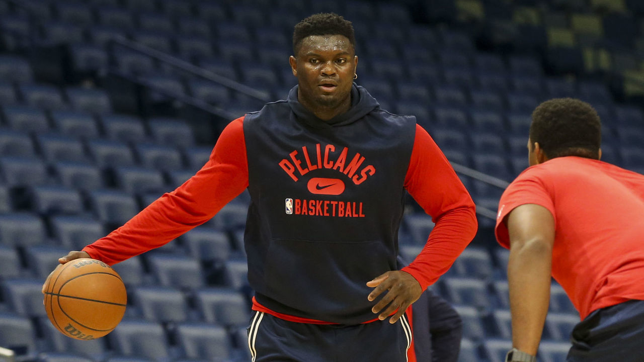 NEW ORLEANS, LA - NOVEMBER 19: Zion Williamson #1 of the New Orleans Pelicans warms up prior to the game against the LA Clippers on November 19, 2021 at the Smoothie King Center in New Orleans, Louisiana. Mandatory Copyright Notice: Copyright 2021 NBAE