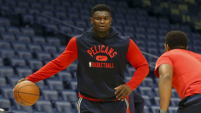 NEW ORLEANS, LA - NOVEMBER 19: Zion Williamson #1 of the New Orleans Pelicans warms up prior to the game against the LA Clippers on November 19, 2021 at the Smoothie King Center in New Orleans, Louisiana. Mandatory Copyright Notice: Copyright 2021 NBAE