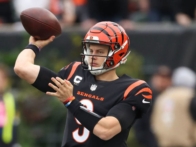 CINCINNATI, OH - DECEMBER 05: Cincinnati Bengals quarterback Joe Burrow (9) warms up before the game against the Los Angeles Chargers and the Cincinnati Bengals on December 5, 2021, at Paul Brown Stadium in Cincinnati, OH.