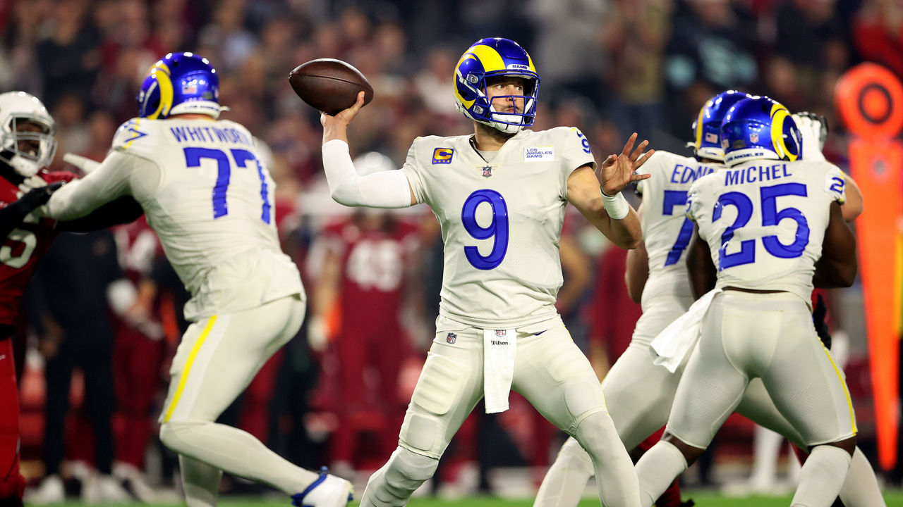 GLENDALE, ARIZONA - DECEMBER 13: Matthew Stafford #9 of the Los Angeles Rams throws the ball in the first quarter of the game against the Arizona Cardinals at State Farm Stadium on December 13, 2021 in Glendale, Arizona.