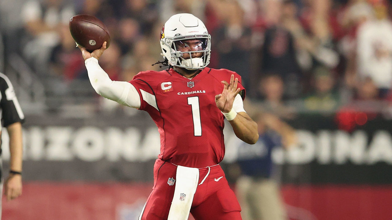 GLENDALE, ARIZONA - DECEMBER 13: Quarterback Kyler Murray #1 of the Arizona Cardinals throws a pass during the NFL game against the Los Angeles Rams at State Farm Stadium on December 13, 2021 in Glendale, Arizona. The Rams defeated the Cardinals 30-23.