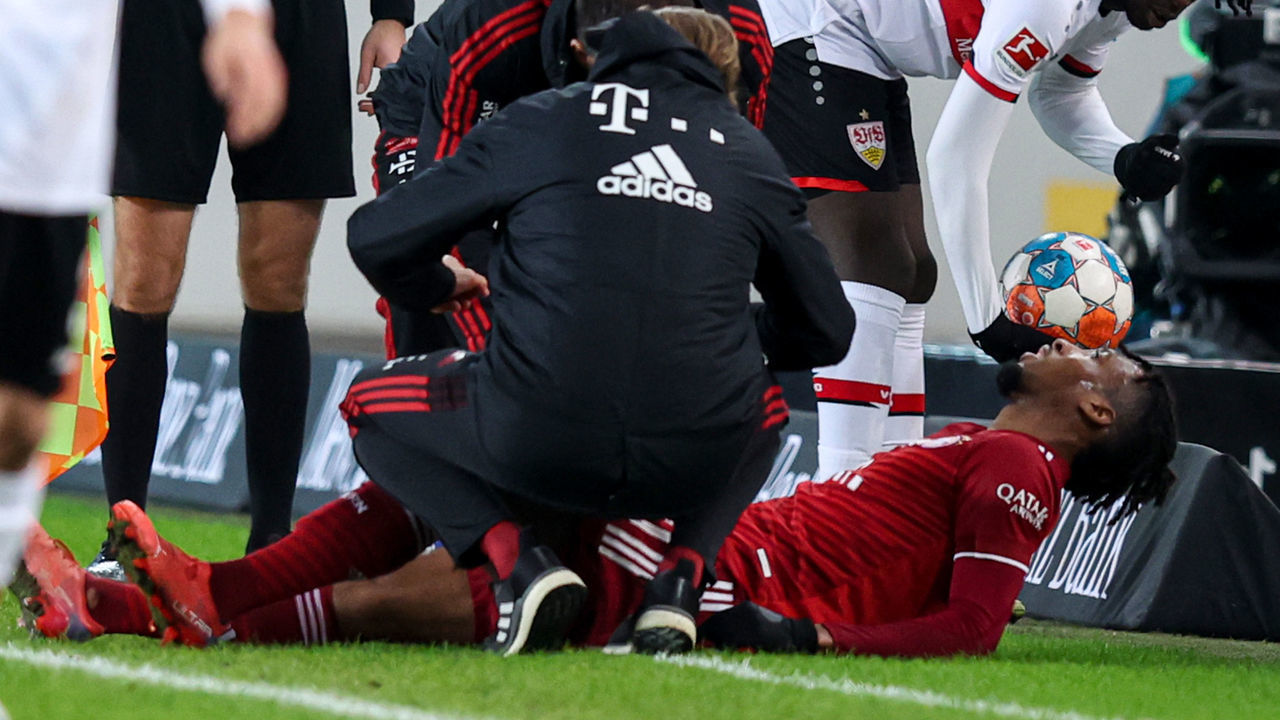 14 December 2021, Baden-Wuerttemberg, Stuttgart: Football: Bundesliga, VfB Stuttgart - Bayern Munich, Matchday 16, at Mercedes-Benz Arena. Munich's Kingsley Coman is injured on the ground. IMPORTANT NOTE: In accordance with the regulations of the DFL Deutsche Fußball Liga and the DFB Deutscher Fußball-Bund, it is prohibited to use or have used photographs taken in the stadium and/or of the match in the form of sequence pictures and/or video-like photo series. Photo: Tom Weller/dpa