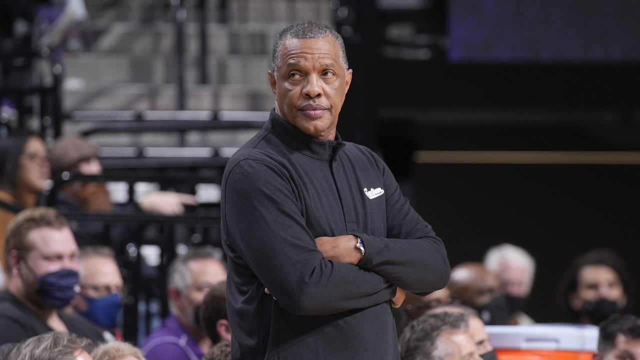 SACRAMENTO, CA - DECEMBER 8: Interim Head coach Alvin Gentry of the Sacramento Kings coaches against the Orlando Magic on December 8, 2021 at Golden 1 Center in Sacramento, California. NOTE TO USER: User expressly acknowledges and agrees that, by downloading and or using this photograph, User is consenting to the terms and conditions of the Getty Images Agreement. Mandatory Copyright Notice: Copyright 2021 NBAE