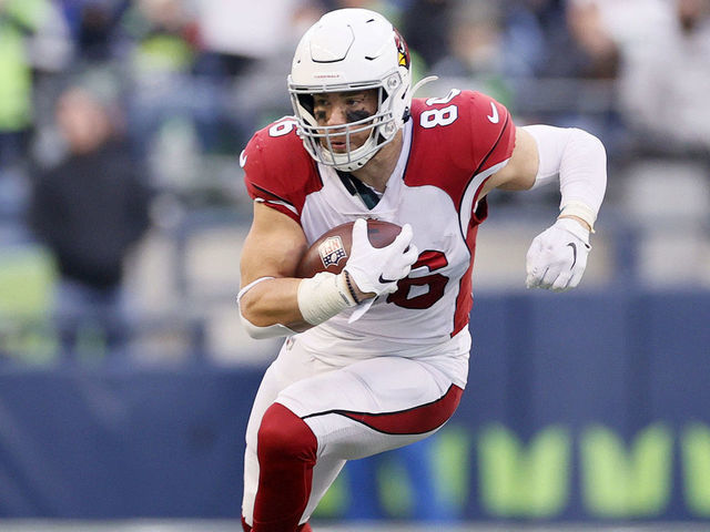 SEATTLE, WASHINGTON - NOVEMBER 21: Zach Ertz #86 of the Arizona Cardinals carries the ball against the Seattle Seahawks during the second half at Lumen Field on November 21, 2021 in Seattle, Washington.