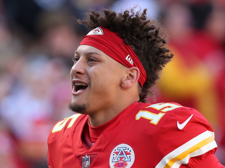 Mahomes, Herbert on primetime stage as Chiefs visit Chargers