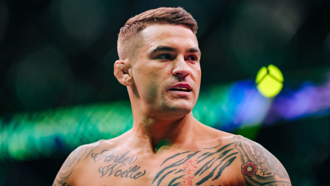 LAS VEGAS, NEVADA - DECEMBER 11: Dustin Poirier prepares for his lightweight title fight against Charles Oliveira of Brazil during the UFC 269 event at T-Mobile Arena on December 11, 2021 in Las Vegas, Nevada.