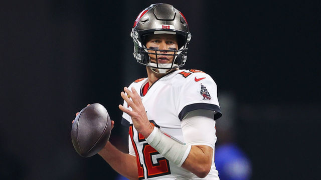 ATLANTA, GEORGIA - DECEMBER 05: Tom Brady #12 of the Tampa Bay Buccaneers looks to pass against the Atlanta Falcons during the \1 at Mercedes-Benz Stadium on December 05, 2021 in Atlanta, Georgia.