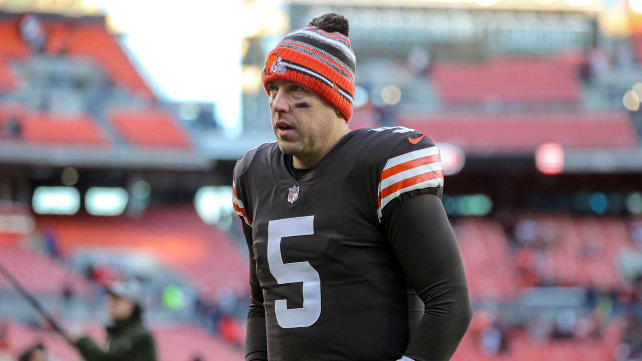 CLEVELAND, OH - DECEMBER 12: Cleveland Browns quarterback Case Keenum (5) leaves the field following the National Football League game between the Baltimore Ravens and Cleveland Browns on December 12, 2021, at FirstEnergy Stadium in Cleveland, OH.
