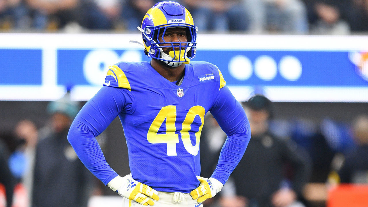INGLEWOOD, CA - DECEMBER 05: Los Angeles Rams Linebacker Von Miller (40) looks on during the NFL game between the Jacksonville Jaguars and the Los Angeles Rams on December 5, 2021, at SoFi Stadium in Inglewood, CA.