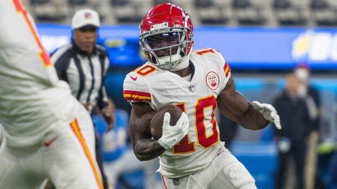 Controversial Chiefs star Tyreek Hill is traded to Dolphins and gets $120M  extension