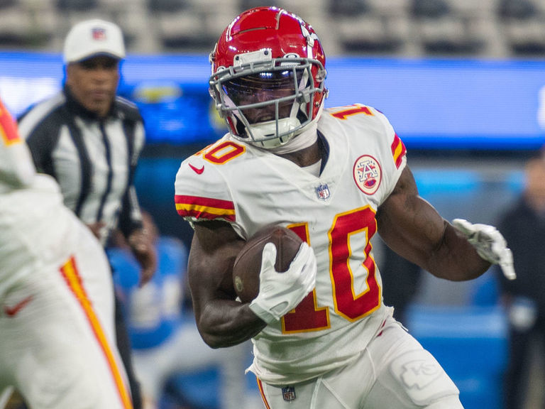 Chiefs trade Tyreek Hill to Dolphins for five draft picks, including a 2022  first-rounder 