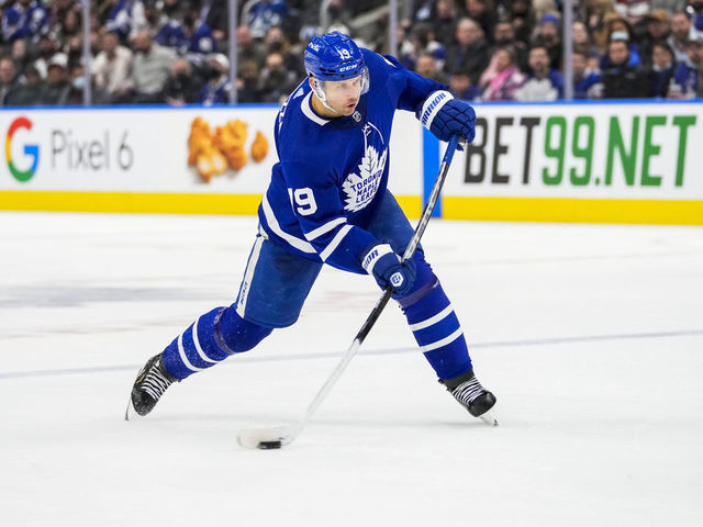 TORONTO, ON - NOVEMBER 16: Jason Spezza #19 of the Toronto Maple Leafs shoots the puck against the Nashville Predators during the third period at the Scotiabank Arena on November 16, 2021 in Toronto, Ontario, Canada.