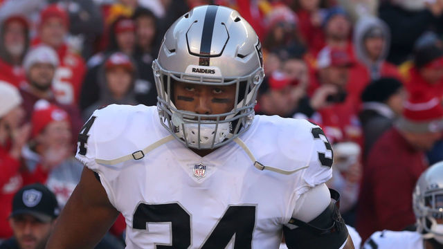 KANSAS CITY, MO - DECEMBER 12: Las Vegas Raiders outside linebacker K.J. Wright (34) before an NFL game between the Las Vegas Raiders and Kansas City Chiefs on Dec 12, 2021 at GEHA Field at Arrowhead Stadium in Kansas City, MO.