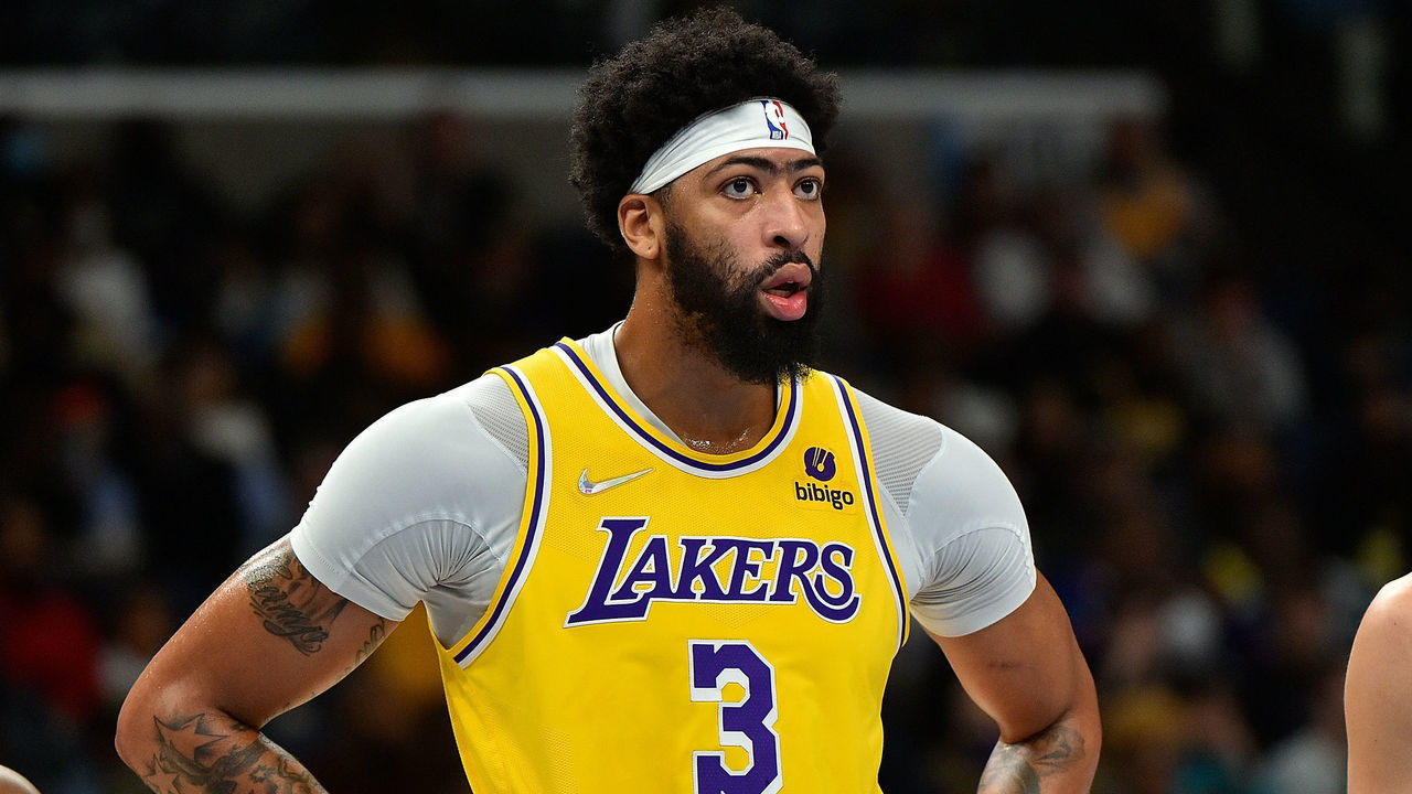 MEMPHIS, TENNESSEE - DECEMBER 09: Anthony Davis #3 of the Los Angeles Lakers during the game against the Memphis Grizzlies at FedExForum on December 09, 2021 in Memphis, Tennessee. NOTE TO USER: User expressly acknowledges and agrees that , by downloading and or using this photograph, User is consenting to the terms and conditions of the Getty Images License Agreement.