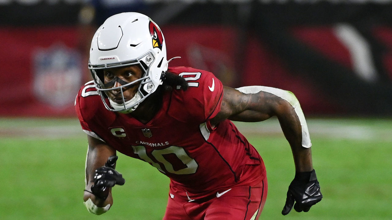 GLENDALE, ARIZONA - DECEMBER 13: DeAndre Hopkins #10 of the Arizona Cardinals runs a pass pattern against the Los Angeles Rams at State Farm Stadium on December 13, 2021 in Glendale, Arizona.