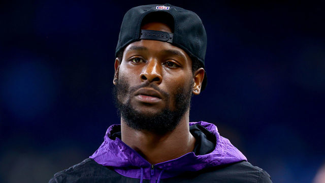 DETROIT, MICHIGAN - SEPTEMBER 26: Le'Veon Bell #26 of the Baltimore Ravens on the field during warm up before the game against Detroit Lions at Ford Field on September 26, 2021 in Detroit, Michigan.