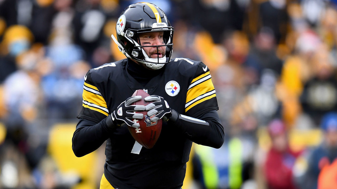 PITTSBURGH, PENNSYLVANIA - DECEMBER 19: Ben Roethlisberger #7 of the Pittsburgh Steelers drops back to pass in the first quarter of the game against the Tennessee Titans at Heinz Field on December 19, 2021 in Pittsburgh, Pennsylvania.