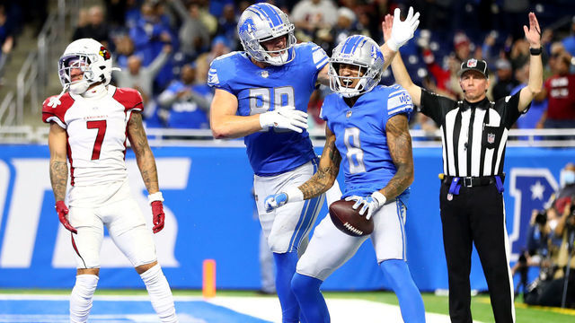 DETROIT, MICHIGAN - DECEMBER 19: Josh Reynolds #8 of the Detroit Lions celebrates with Brock Wright #89 after Reynolds scored on a receiving touchdown in the second quarter against the Arizona Cardinals at Ford Field on December 19, 2021 in Detroit, Michigan.