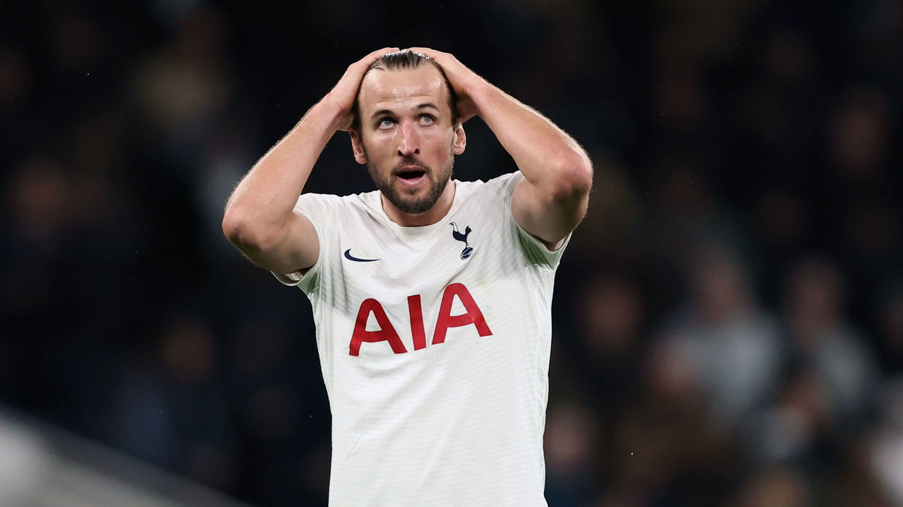 LONDON, ENGLAND - NOVEMBER 21: Harry Kane of Tottenham Hotspur during the Premier League match between Tottenham Hotspur and Leeds United at Tottenham Hotspur Stadium on November 21, 2021 in London, England.
