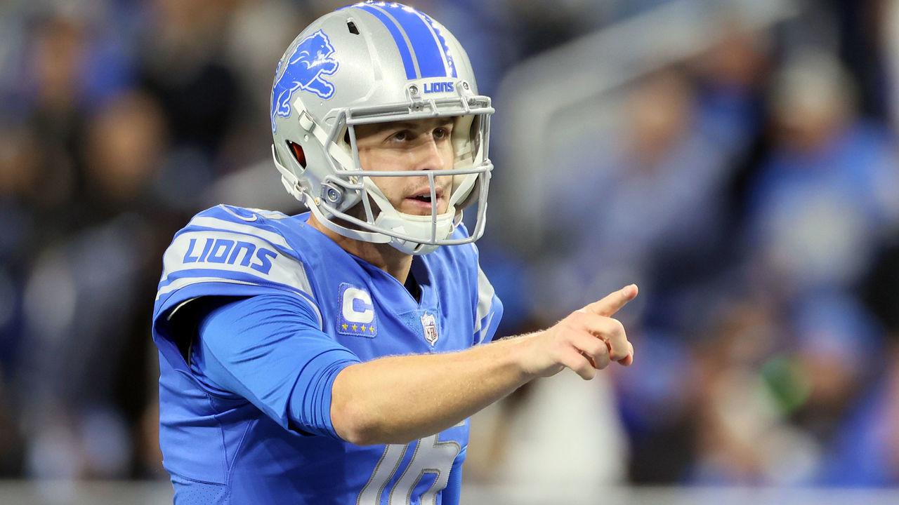 Detroit Lions quarterback Jared Goff (16) signals before a play during an NFL football game between the Detroit Lions and the Arizona Cardinals in Detroit, Michigan USA, on Sunday, December 19, 2021.