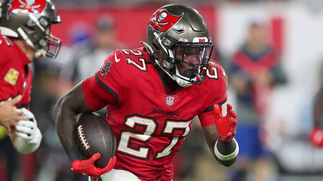 TAMPA, FL - NOVEMBER 22: Tampa Bay Buccaneers Running Back Ronald Jones (27) carries the ball during the regular season game between the New York Giants and the Tampa Bay Buccaneers on November 22, 2021 at Raymond James Stadium in Tampa, Florida.